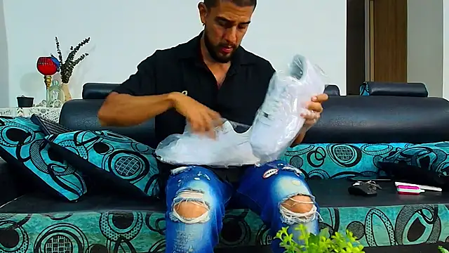 Snapshot of DaveSoldier chatting on 10/04/25, 04:54 DaveSoldier online show from 10/04/25, 04:54