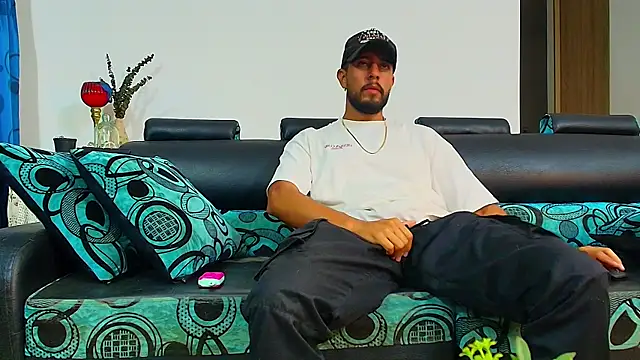 Snapshot of DaveSoldier chatting on 10/05/25, 04:22 DaveSoldier online show from 10/05/25, 04:22