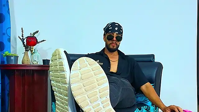 Snapshot of DaveSoldier chatting on 10/11/25, 05:50 DaveSoldier online show from 10/11/25, 05:50