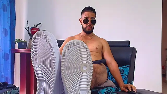 Snapshot of DaveSoldier chatting on 10/19/25, 02:40 DaveSoldier online show from 10/19/25, 02:40