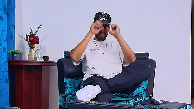 Snapshot of DaveSoldier chatting on 10/26/25, 04:51 DaveSoldier online show from 10/26/25, 04:51