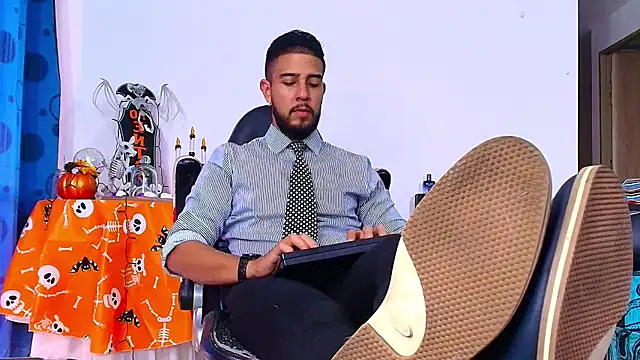 Snapshot of DaveSoldier chatting on 11/04/25, 07:13 DaveSoldier online show from 11/04/25, 07:13