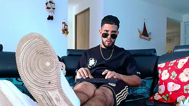 Snapshot of DaveSoldier chatting on 12/14/25, 09:30 DaveSoldier online show from 12/14/25, 09:30