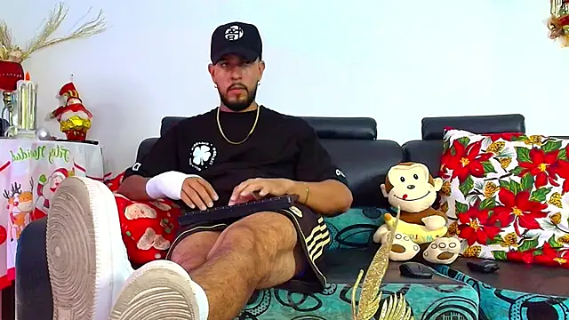 Snapshot of DaveSoldier chatting on 12/15/25, 08:02 DaveSoldier online show from 12/15/25, 08:02