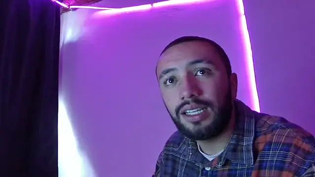 Snapshot of annaandgray chatting on 12/17/25, 04:02 annaandgray online show from 12/17/25, 04:02