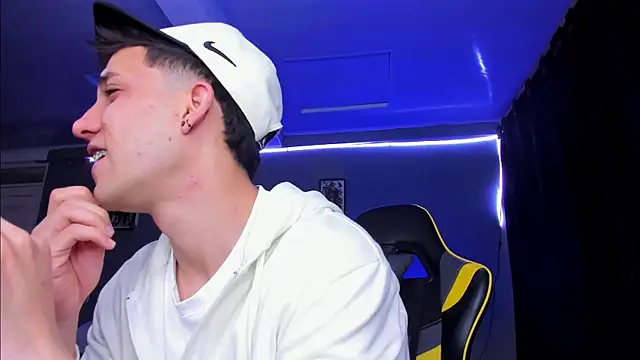 alexgiraldo   online show from 11/06/25, 12:06