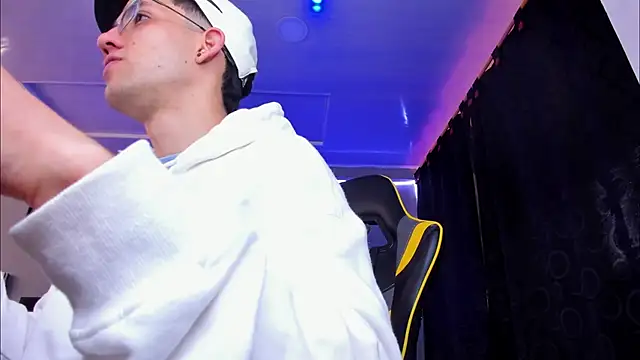 alexgiraldo   online show from 11/21/25, 12:15