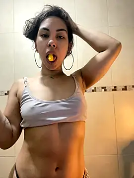 Snapshot of jessens144 chatting on 11/23/25, 04:34 jessens144 online show from 11/23/25, 04:34