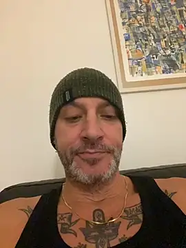 Snapshot of Maurinho3005 chatting on 10/20/25, 07:20 Maurinho3005 online show from 10/20/25, 07:20