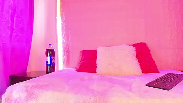 Snapshot of Baby_Kinky- chatting on 09/18/25, 02:41 Baby Kinky- online show from 09/18/25, 02:41