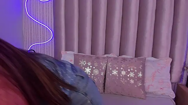 Snapshot of SamanthaPeachss chatting on 10/08/25, 02:14 SamanthaPeachss online show from 10/08/25, 02:14