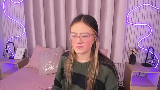 Snapshot of SamanthaPeachss chatting on 11/04/25, 12:15 SamanthaPeachss online show from 11/04/25, 12:15