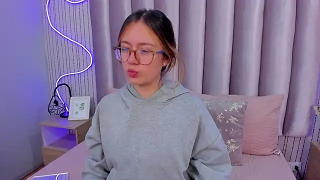 Snapshot of SamanthaPeachss chatting on 11/15/25, 11:51 SamanthaPeachss online show from 11/15/25, 11:51