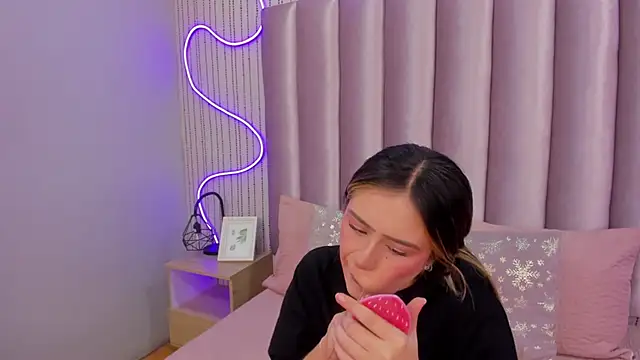 Snapshot of SamanthaPeachss chatting on 11/18/25, 12:20 SamanthaPeachss online show from 11/18/25, 12:20