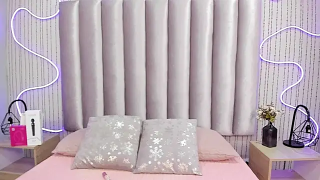 Snapshot of SamanthaPeachss chatting on 12/20/25, 12:23 SamanthaPeachss online show from 12/20/25, 12:23