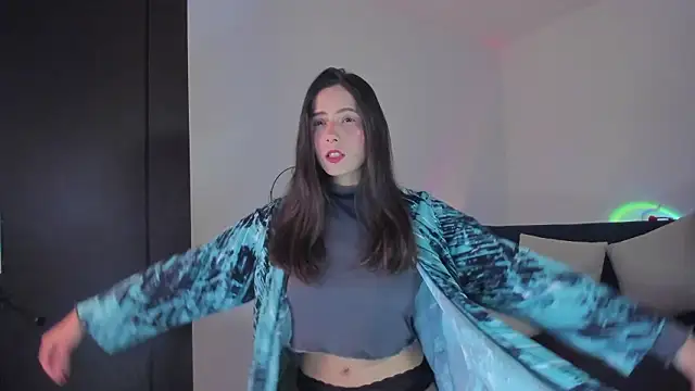 Snapshot of mishelkrave_ chatting on 03/15/26, 12:05 mishelkrave online show from 03/15/26, 12:05