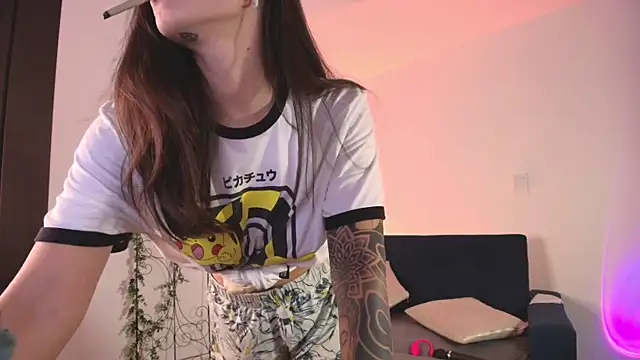 Snapshot of mishelkrave_ chatting on 04/20/26, 12:46 mishelkrave online show from 04/20/26, 12:46