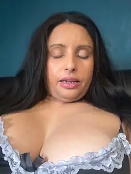 Snapshot of Angelaarayexx chatting on 04/01/26, 10:27 Angelaarayexx online show from 04/01/26, 10:27