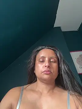 Snapshot of Angelaarayexx chatting on 04/12/26, 08:52 Angelaarayexx online show from 04/12/26, 08:52