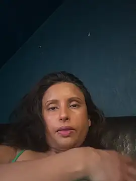 Snapshot of Angelaarayexx chatting on 04/18/26, 05:11 Angelaarayexx online show from 04/18/26, 05:11