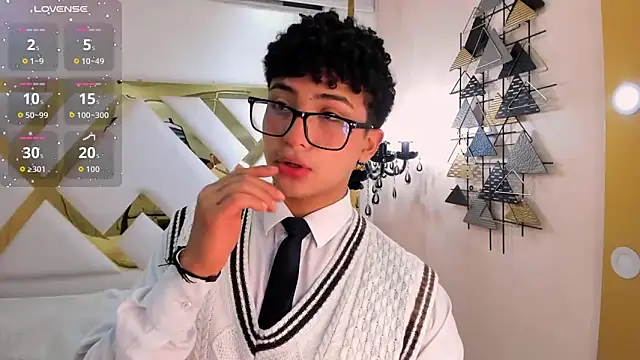 Snapshot of Valentin0_3 chatting on 10/23/25, 11:53 Valentin0 3 online show from 10/23/25, 11:53