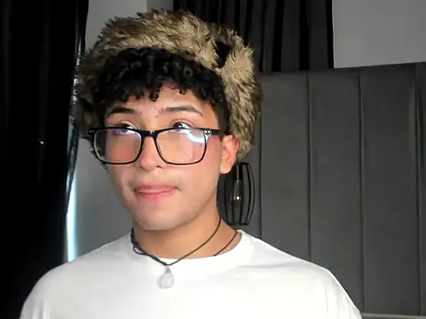 Snapshot of Valentin0_3 chatting on 10/26/25, 07:53 Valentin0 3 online show from 10/26/25, 07:53