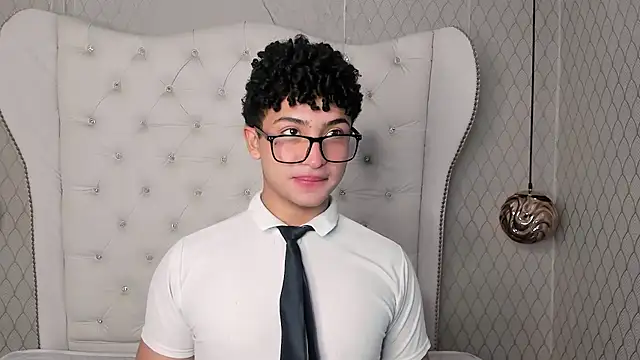 Snapshot of Valentin0_3 chatting on 11/03/25, 12:28 Valentin0 3 online show from 11/03/25, 12:28