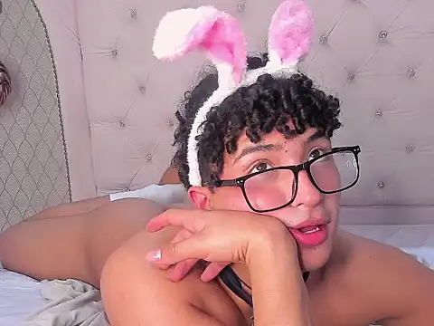 Snapshot of Valentin0_3 chatting on 11/04/25, 07:13 Valentin0 3 online show from 11/04/25, 07:13