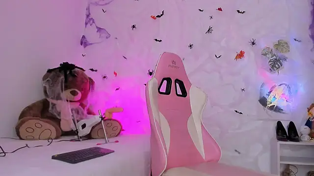 Snapshot of Nataly_evans18 chatting on 10/22/25, 06:57 Nataly evans18 online show from 10/22/25, 06:57