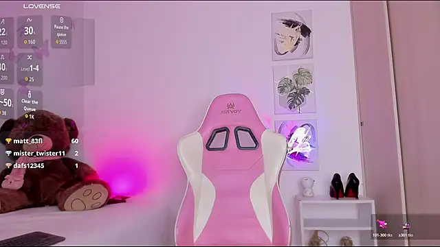 Snapshot of Nataly_evans18 chatting on 11/18/25, 04:06 Nataly evans18 online show from 11/18/25, 04:06