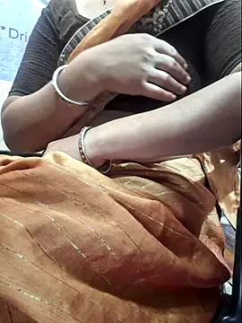 Snapshot of indianhotwife639 chatting on 09/19/25, 05:42 indianhotwife639 online show from 09/19/25, 05:42