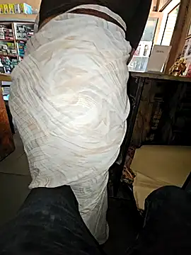 Snapshot of indianhotwife639 chatting on 10/01/25, 06:30 indianhotwife639 online show from 10/01/25, 06:30