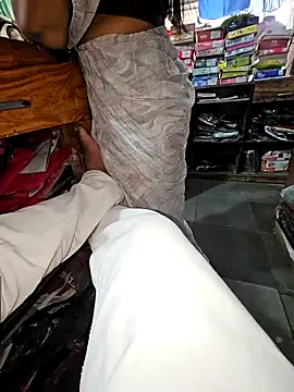 Snapshot of indianhotwife639 chatting on 10/15/25, 04:45 indianhotwife639 online show from 10/15/25, 04:45