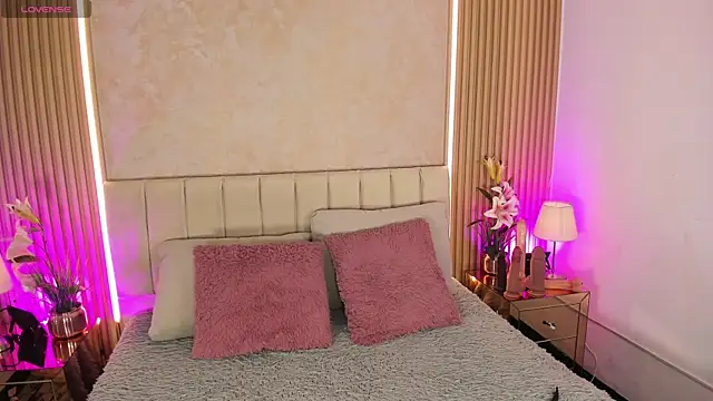 MaddyGray  online show from 04/25/26, 06:05