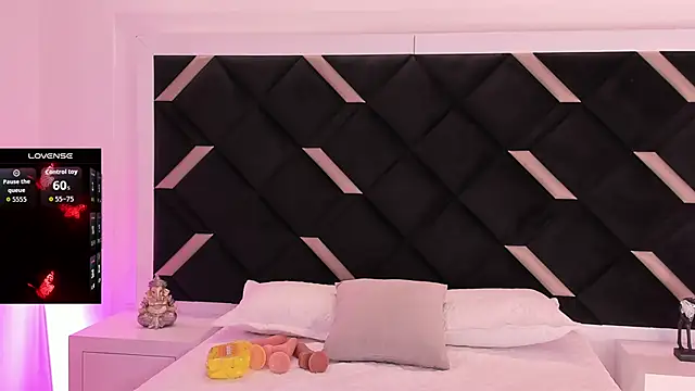 ValeskaZuev1 online show from 09/22/25, 06:54