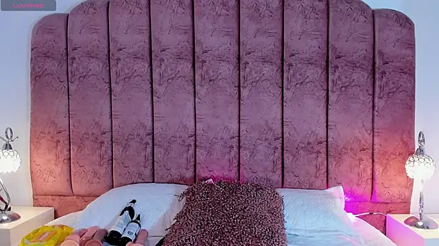 ValeskaZuev1 online show from 09/24/25, 08:34