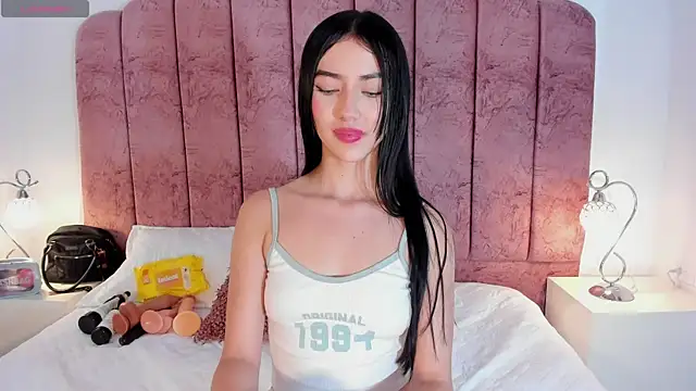 ValeskaZuev1 online show from 09/26/25, 07:40