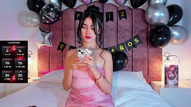 ValeskaZuev1 online show from 09/29/25, 08:13