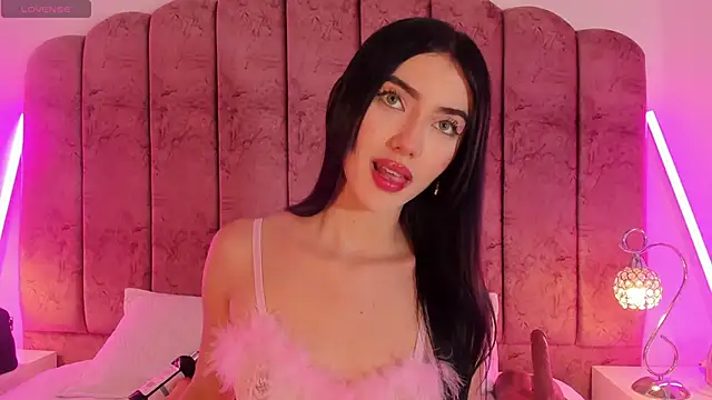 ValeskaZuev1 online show from 10/12/25, 07:13