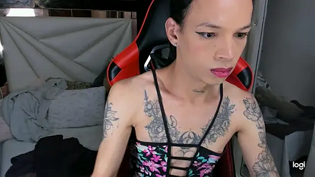 Snapshot of sara_slut21 chatting on 12/11/24, 05:04 sara slut21 online show from 12/11/24, 05:04