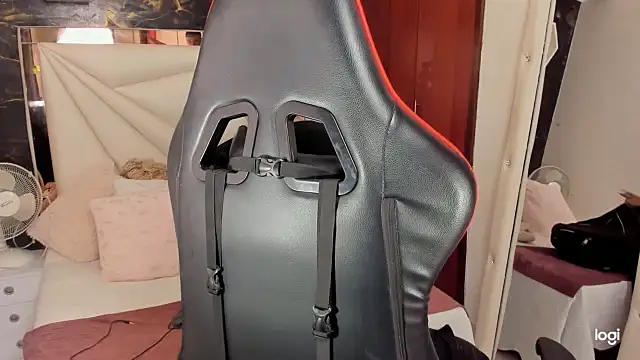 Snapshot of sara_slut21 chatting on 12/18/24, 04:28 sara slut21 online show from 12/18/24, 04:28