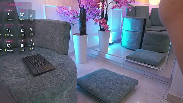 LoonaNyx online show from 09/12/25, 11:43