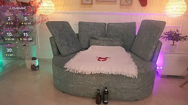 LoonaNyx online show from 12/18/25, 11:38