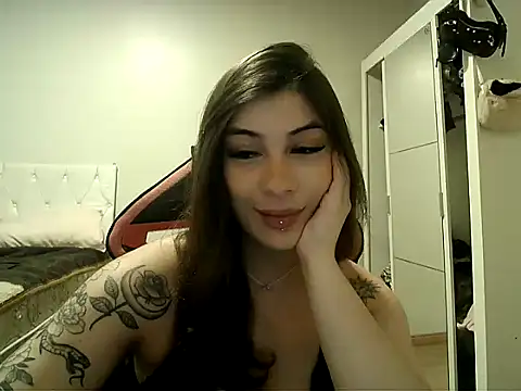 Snapshot of Becca_B chatting on 10/01/25, 07:31 Becca B online show from 10/01/25, 07:31