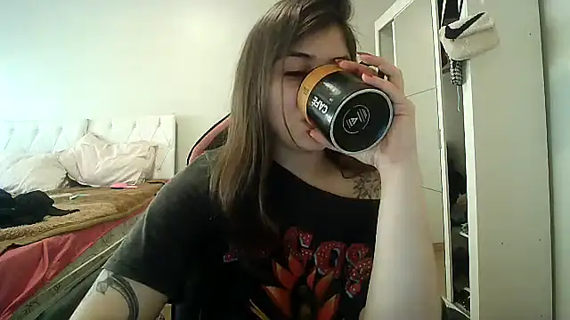 Snapshot of Becca_B chatting on 10/07/25, 07:11 Becca B online show from 10/07/25, 07:11