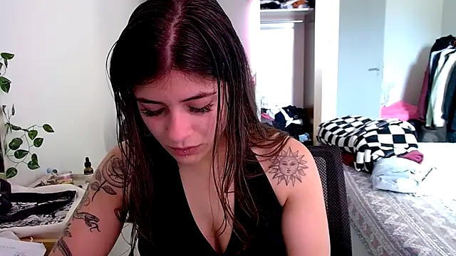 Snapshot of Becca_B chatting on 10/12/25, 04:17 Becca B online show from 10/12/25, 04:17