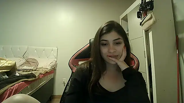 Snapshot of Becca_B chatting on 10/21/25, 09:37 Becca B online show from 10/21/25, 09:37