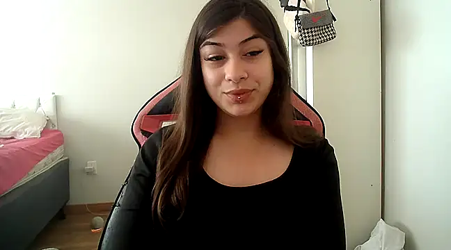 Snapshot of Becca_B chatting on 10/31/25, 03:13 Becca B online show from 10/31/25, 03:13