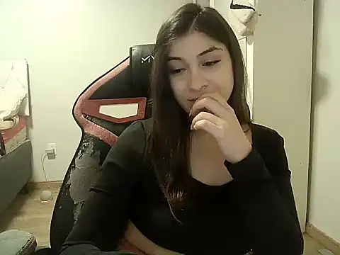 Snapshot of Becca_B chatting on 11/01/25, 11:18 Becca B online show from 11/01/25, 11:18