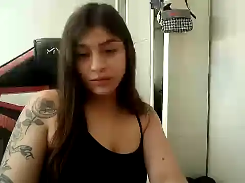 Snapshot of Becca_B chatting on 11/14/25, 01:21 Becca B online show from 11/14/25, 01:21